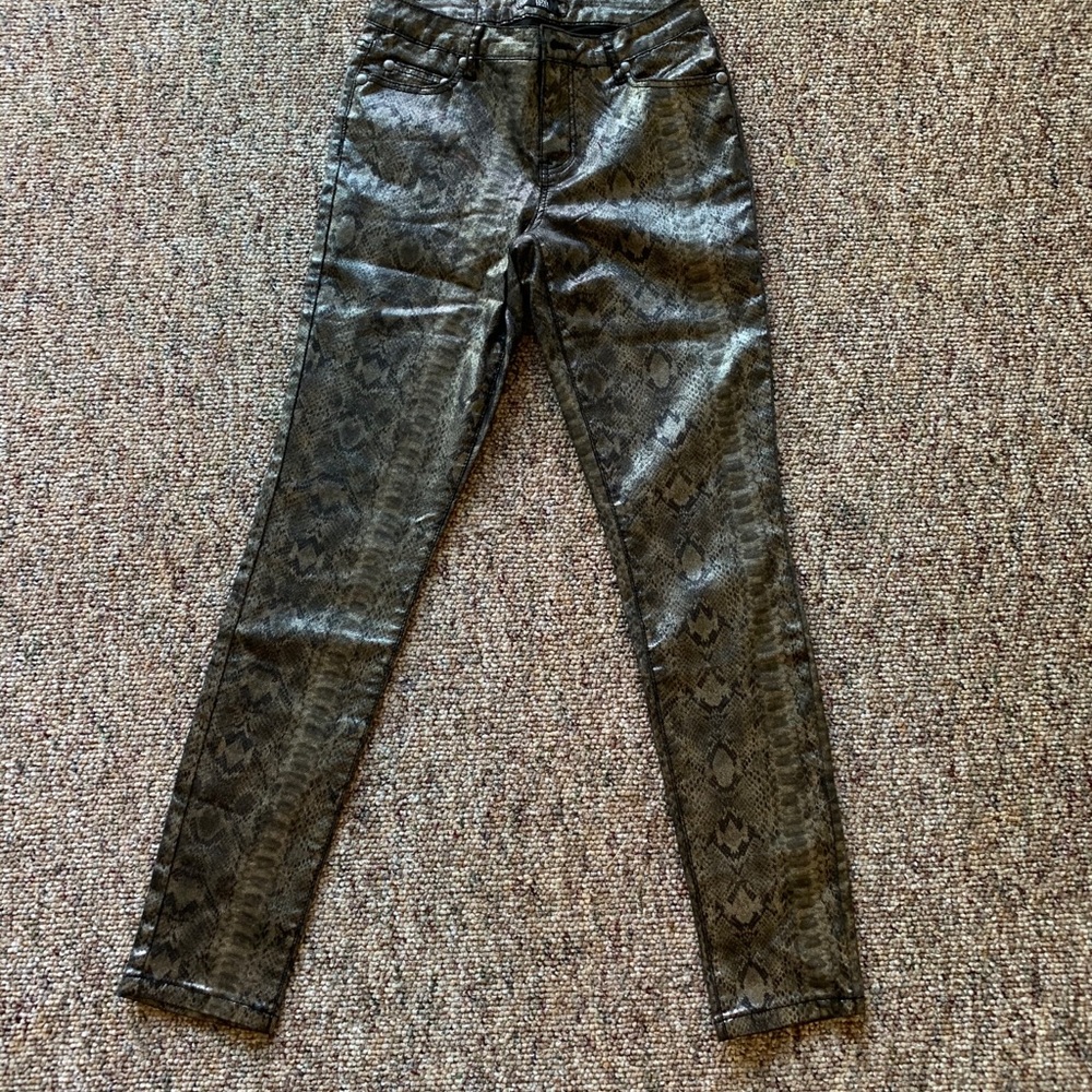 Tru Luxe Jeans size 28 gold-black snakeskin print